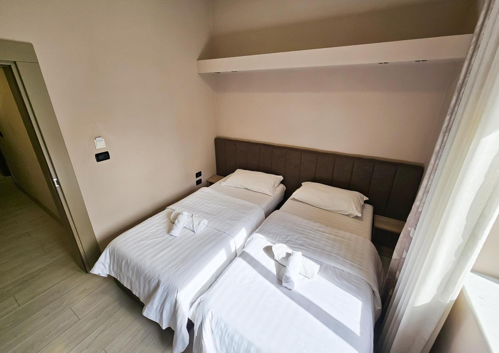 Sunflower Twin Room تيرانا المظهر الخارجي الصورة